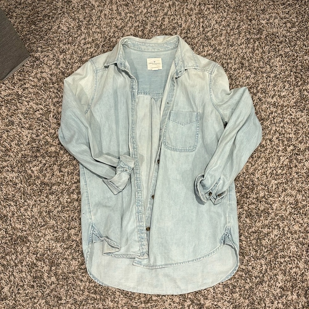 American Eagle light jean jacket chambray shirt